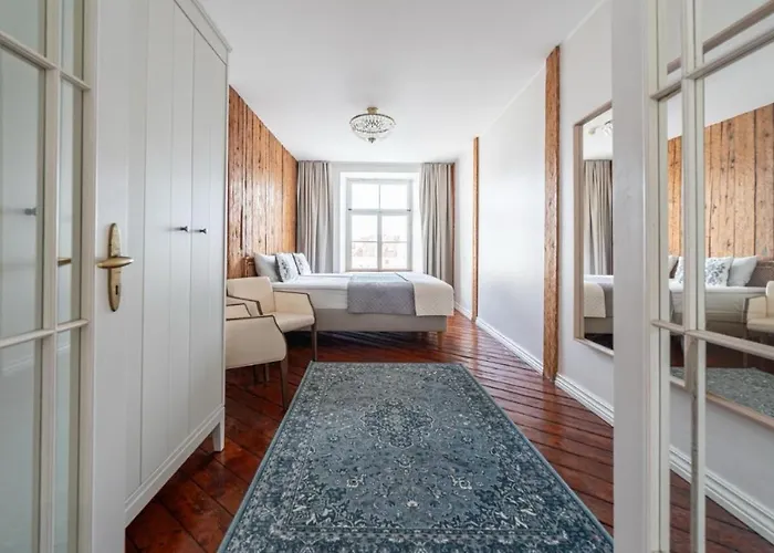 Lux Town Hall Square View Таллин