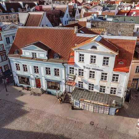 Lux Town Hall Square View Apartment